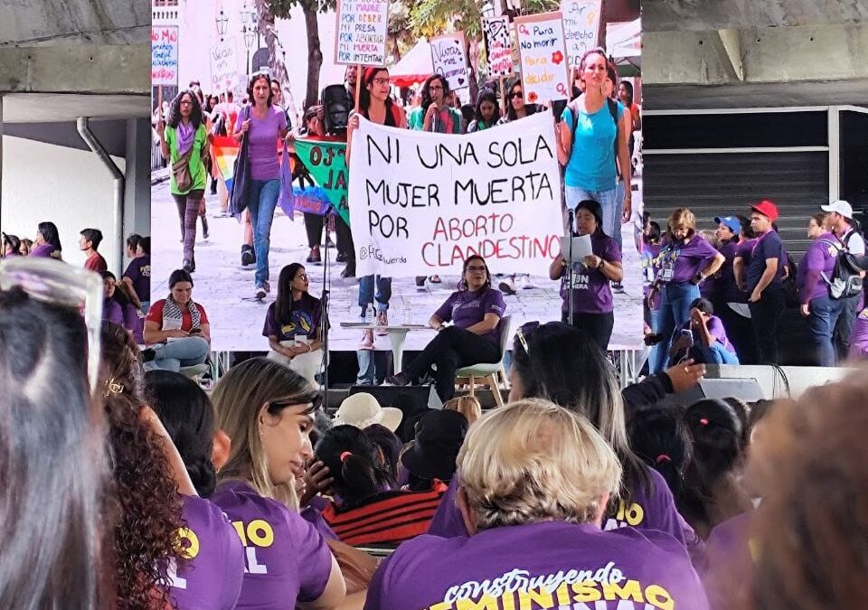 Aborto y acompañamiento en Venezuela: derechos reproductivos en un país agredido
