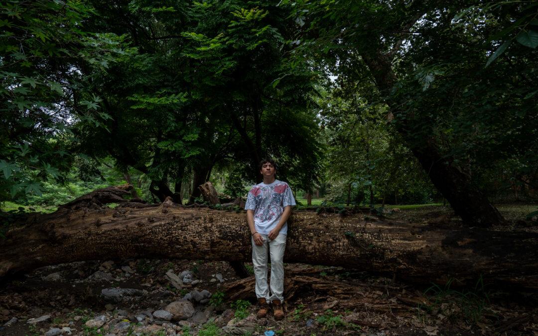 “Mi música es una fotografía del presente”: Gallo Armado