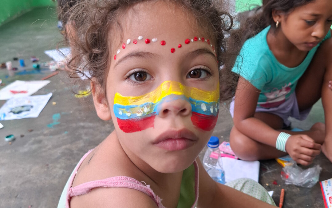 Infancias, pinturas y una ciudad partida